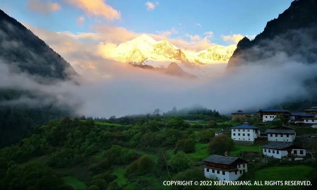 迪庆雨崩村山语酒店,德钦雨崩村招聘