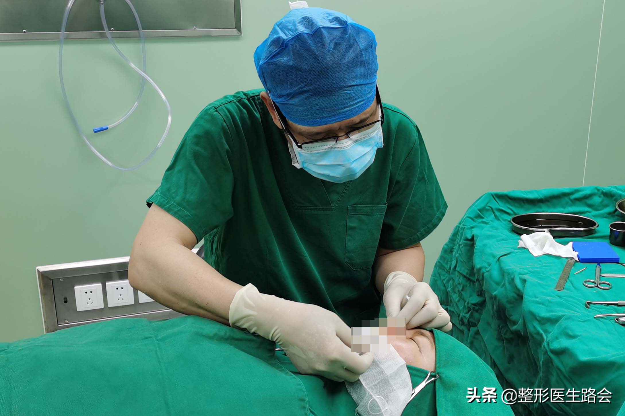 隆鼻失败鼻头有个坑的原因,隆鼻失败导致的鼻头凹陷怎么修复