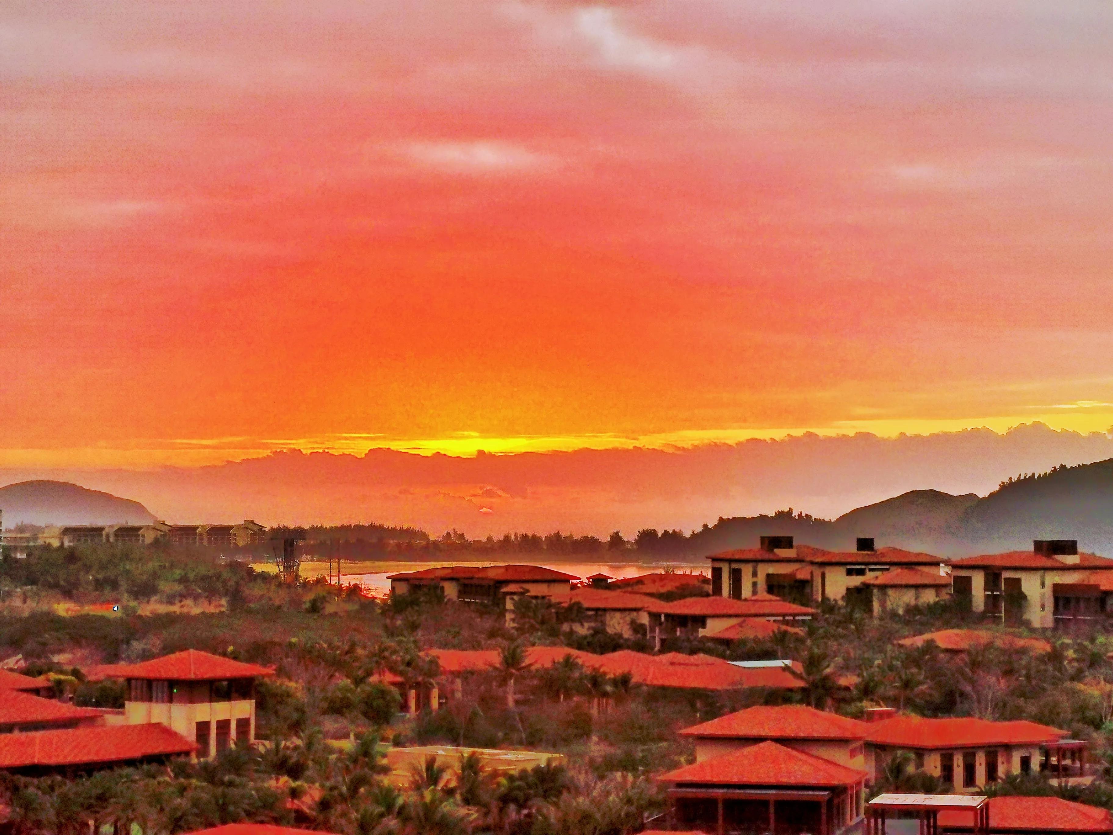 比起城市的繁华更喜欢乡村的静谧,比起城市的繁华更喜欢乡村的宁静