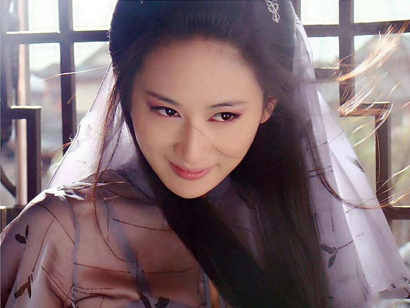 哪一位女明星眼睛最有魅惑,你认为眼睛好看的女明星都有谁