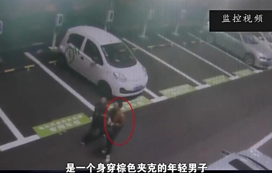 15岁男孩偷开母亲奔驰撞死人逃逸,16岁少年偷开家里汽车撞死人