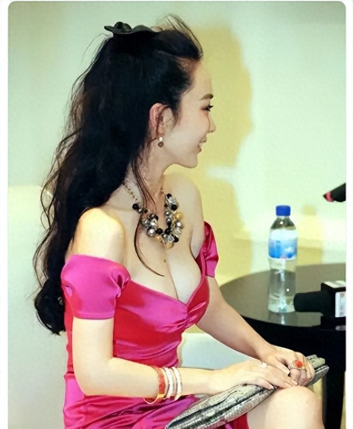 刚出道的霍思燕照片,霍思燕的另类成名史