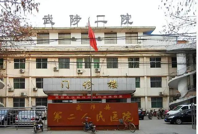 河南武陟一中学发生踩踏致1死5伤,武陟县学生在学校死亡新闻