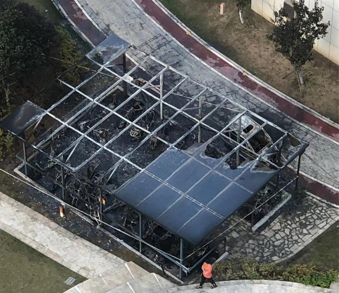 一电动车深夜发生爆燃,可怕电动车大火爆燃