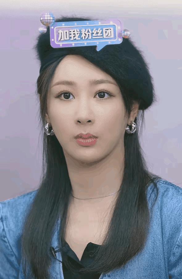 杨紫直播美出新高度直角肩抢镜,杨紫显胖又显壮