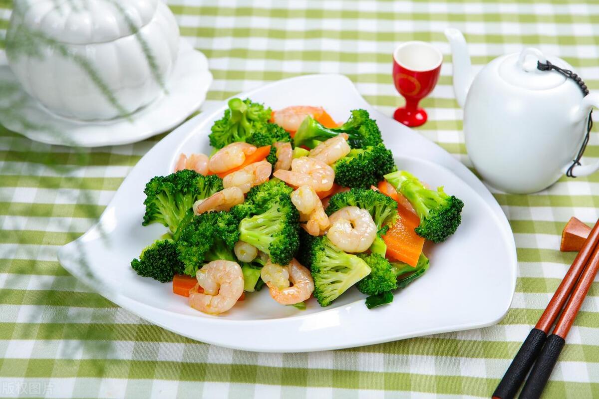 西兰花配什么炒了好吃好看,西兰花和什么一起炒好吃又简单