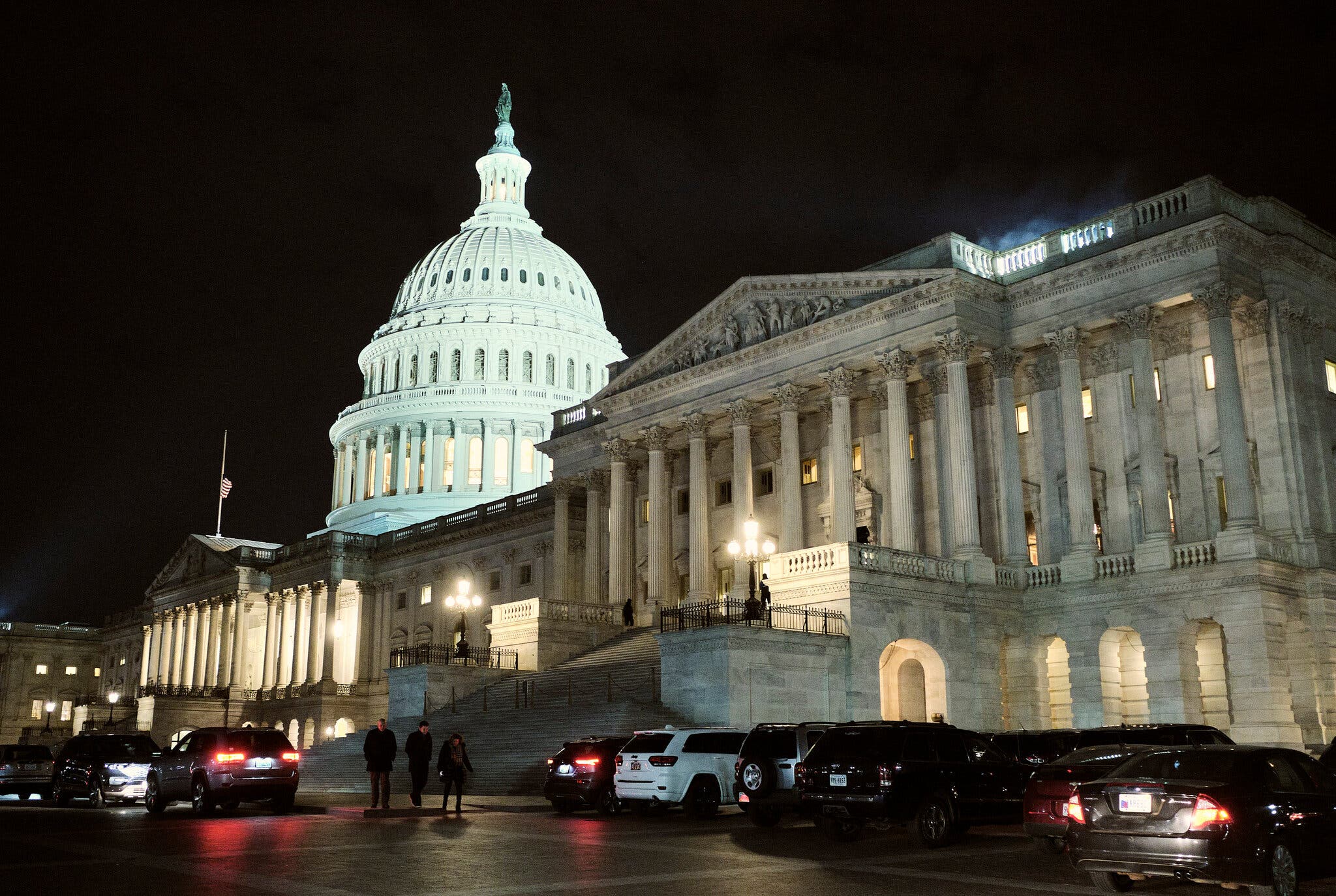 中国沙特大幅减持美债,中国连续增持美债发出黄金信号