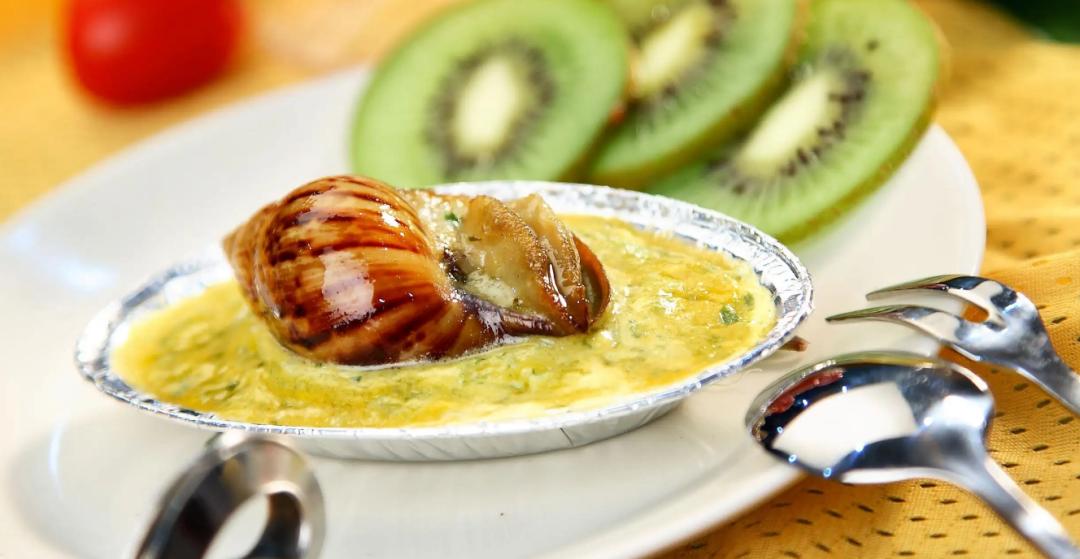 非洲野味入侵全球：中国吃货在这种巨型蜗牛面前，压根狂不起来