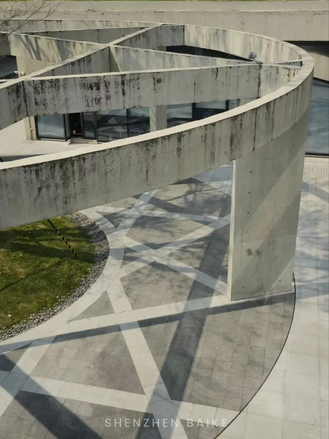 没想到这个设计公社里，还藏了个“小欧洲”和“魔法阵”——