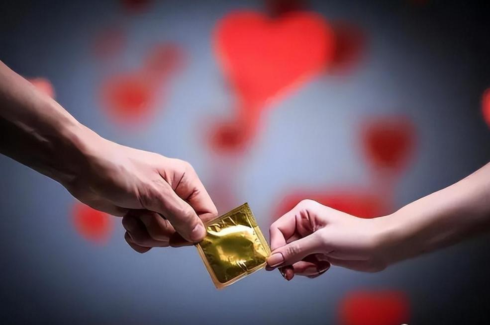 为什么安全套上有一层油？不小心沾嘴上会危害身体吗？一文了解