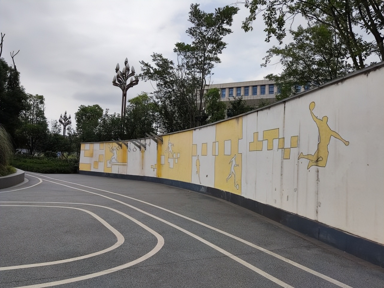 渝北区社区体育公园，麻雀虽小五脏俱全，最精彩的却是老年表演