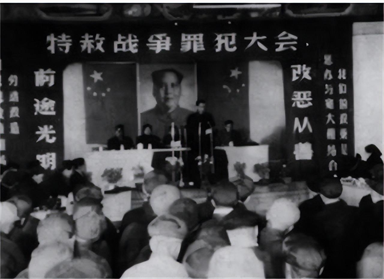 62年溥仪和毛主席聊：我在皇宫时，一顿饭十几个菜，每个菜吃一口