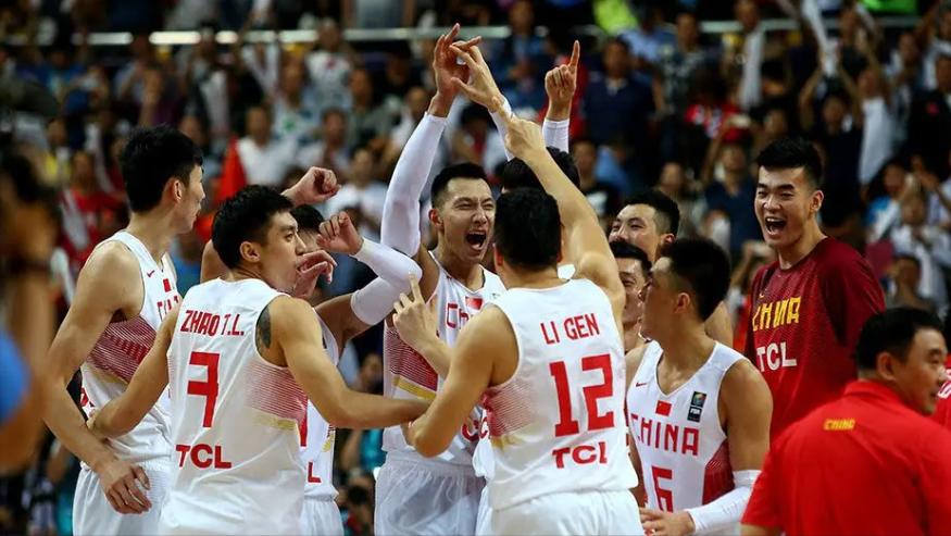 杨毅回应王哲林言论,杨毅谈归化球员不公平