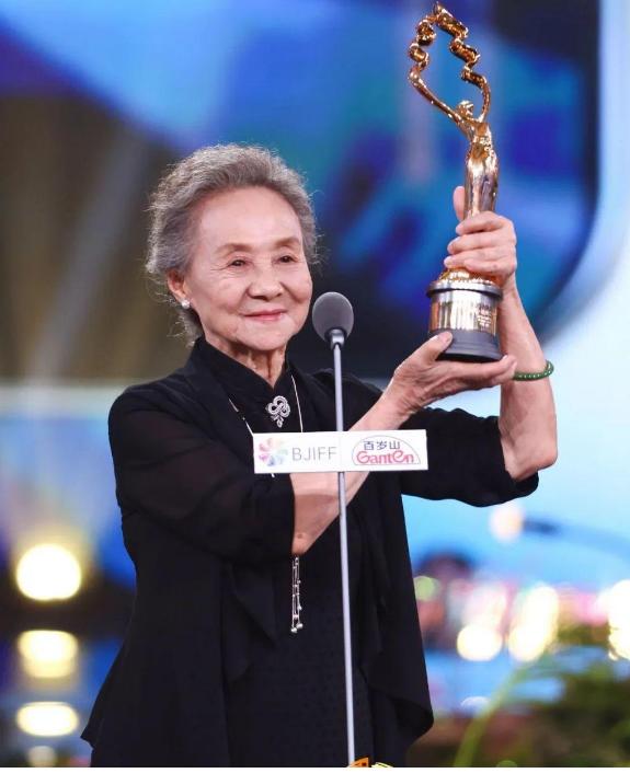 整容脸和自然脸老了的区别,自然美和整容脸的图片对比