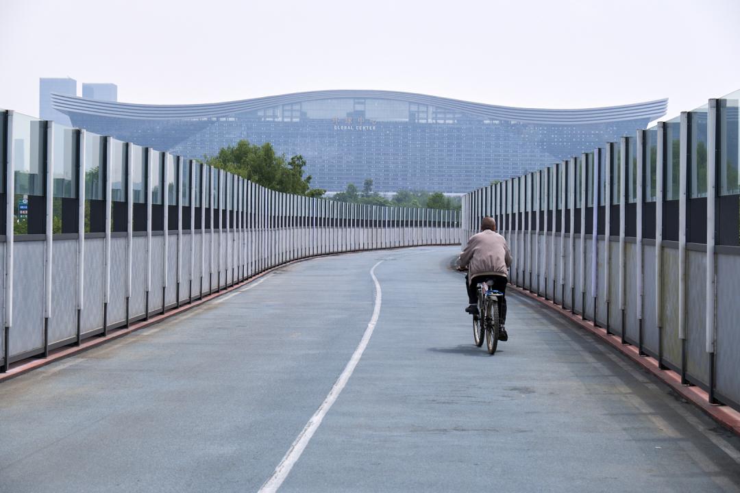 女公路自行车骑行入门,新手骑行适合入手什么自行车