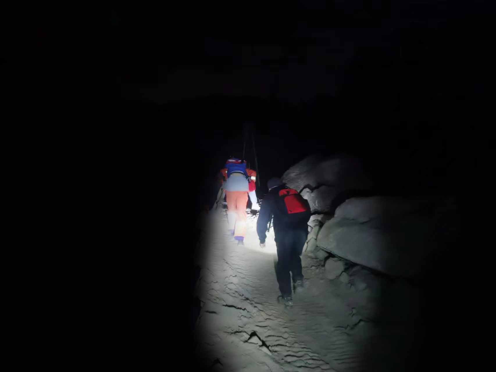 游客山中迷路，消防通过手机“定位”施救