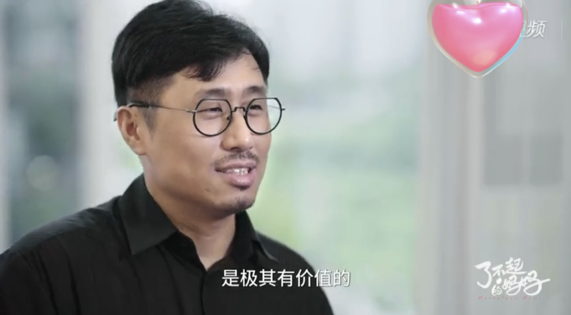 看《了不起的妈妈》发现一个真相：成就孩子可不是靠妈妈单打独斗