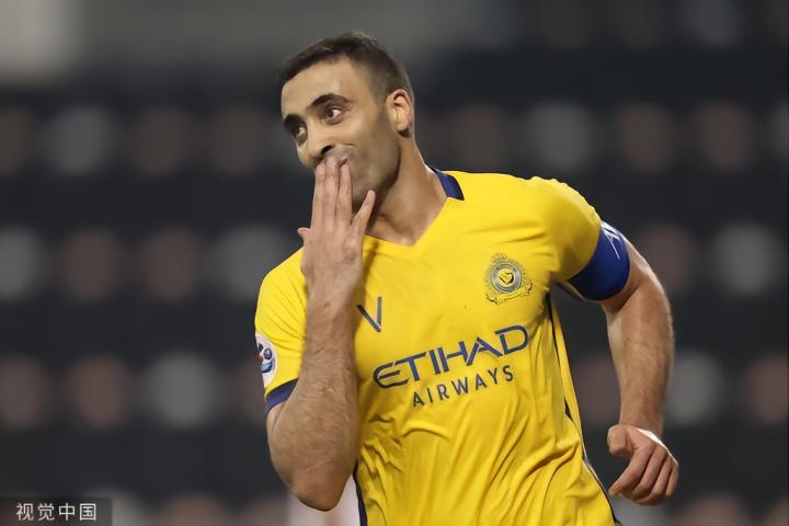 不止孙准浩、巴索戈：世界杯上，那些中国足球熟悉的面孔