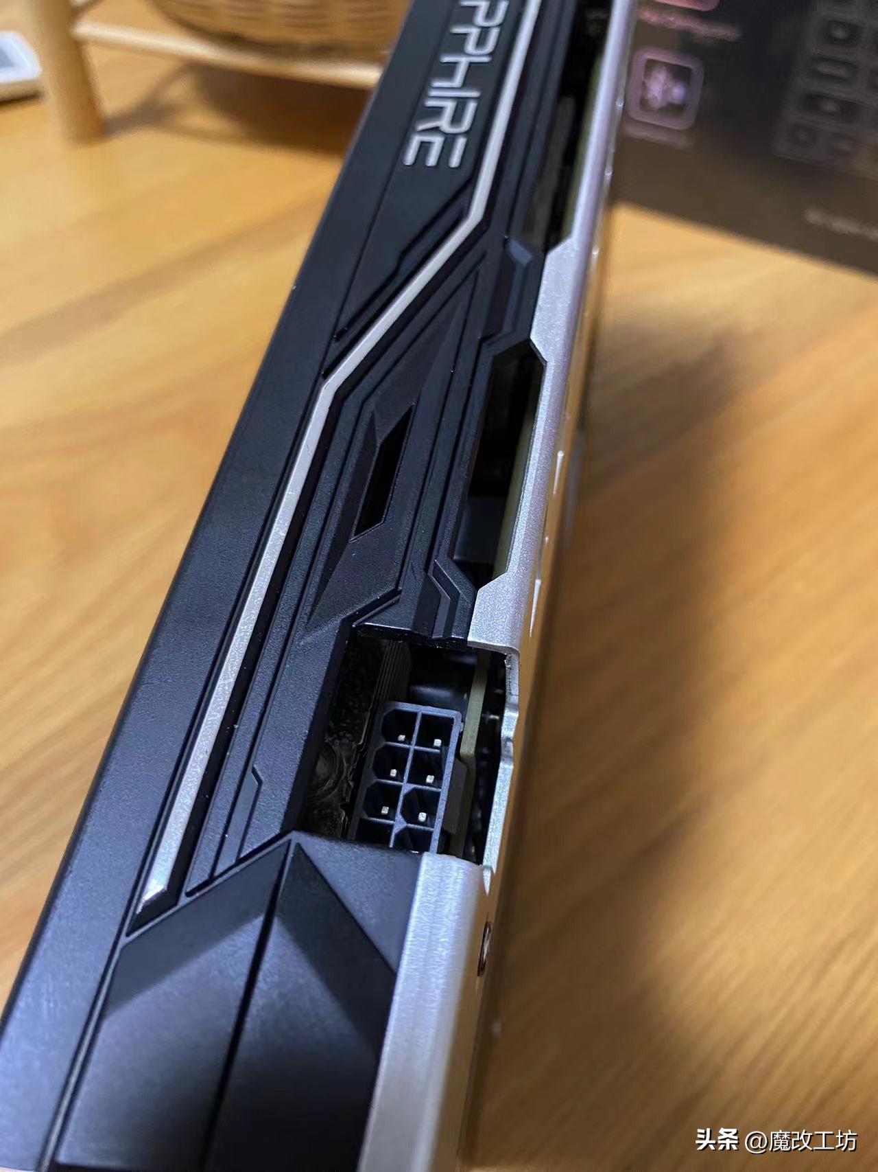 8年时间!AMD埃尔斯米尔岛核心FF修订8GB显卡终于开核破解2048SP