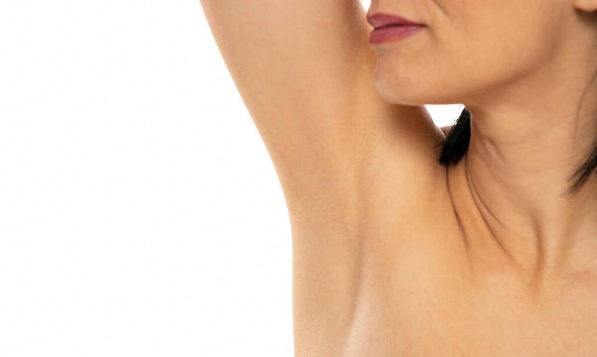 我出差3个月回来,洗完澡与妻子“快乐”时,发现她*处私**毛发白了