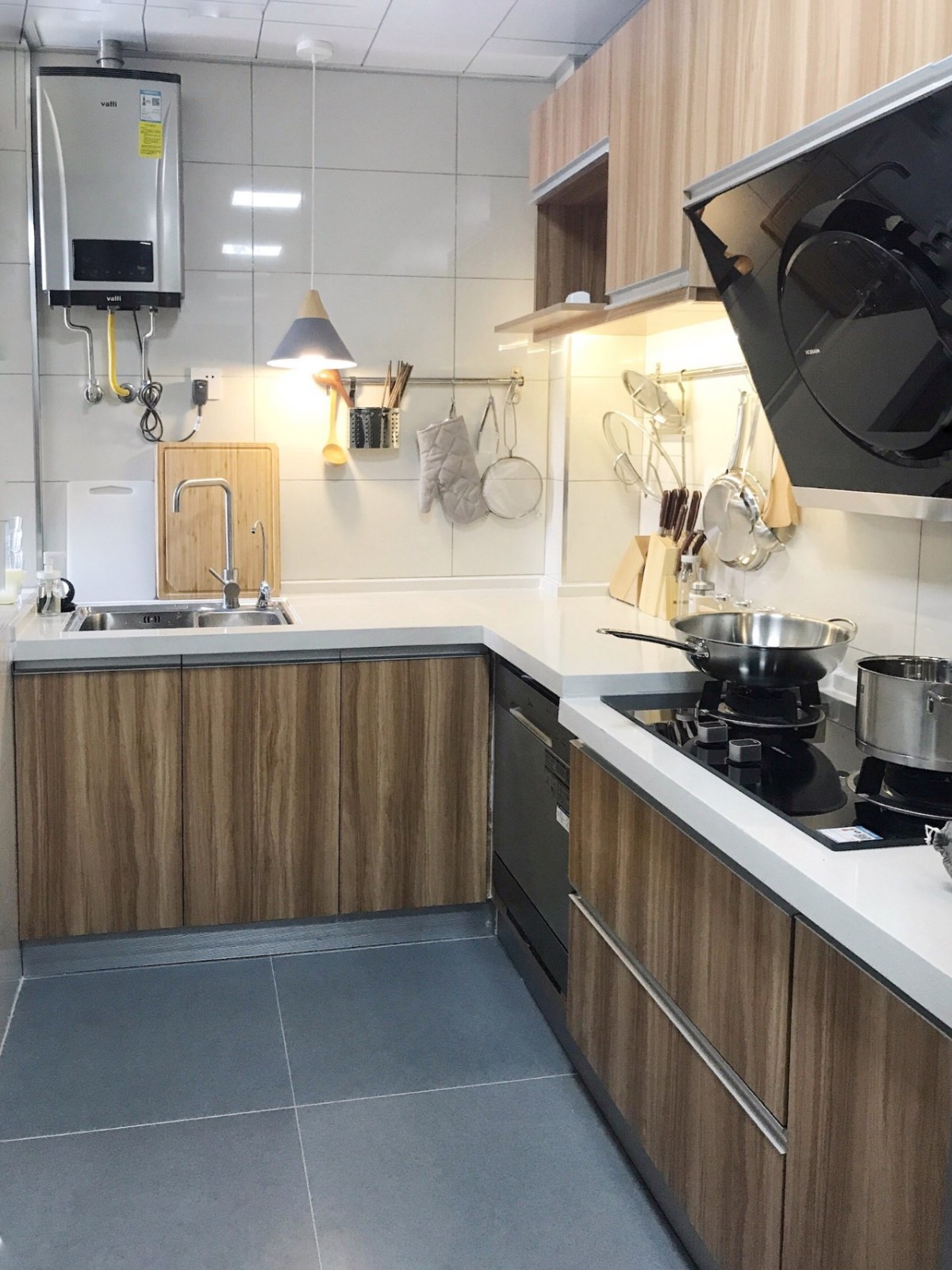 美的燃气热水器jsq30-16ht7s测评,林内燃气热水器jsq26-c01和c2区别