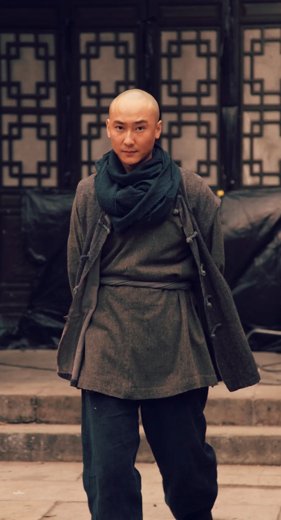 著名演员演戏10年，却蜗居二环10㎡，存款5位数：这么穷？我不信