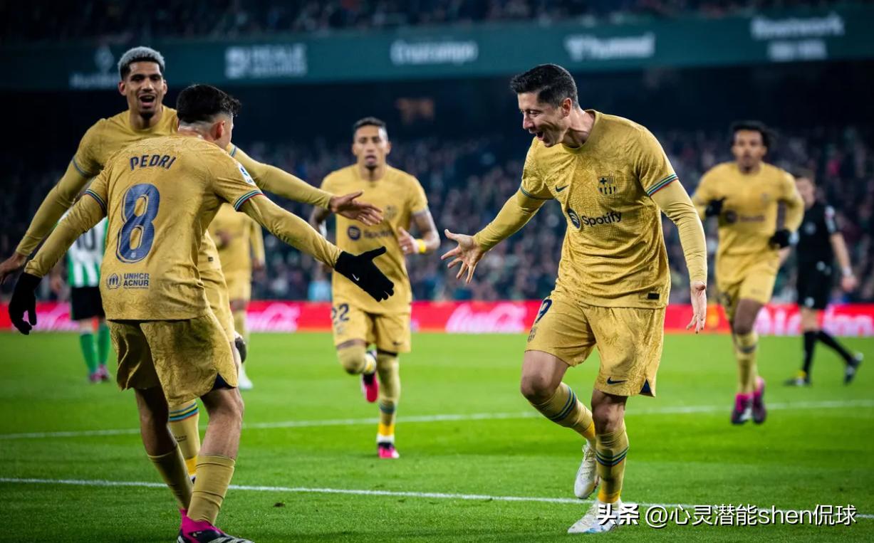 足坛悲喜一夜！6大豪门齐爆发，巴萨领先皇马11分，曼城距榜首3分