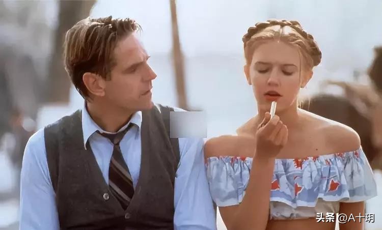 母亲在地铁里为小女儿拍摄成人视频，引爆了无数臭宝贝软色情！