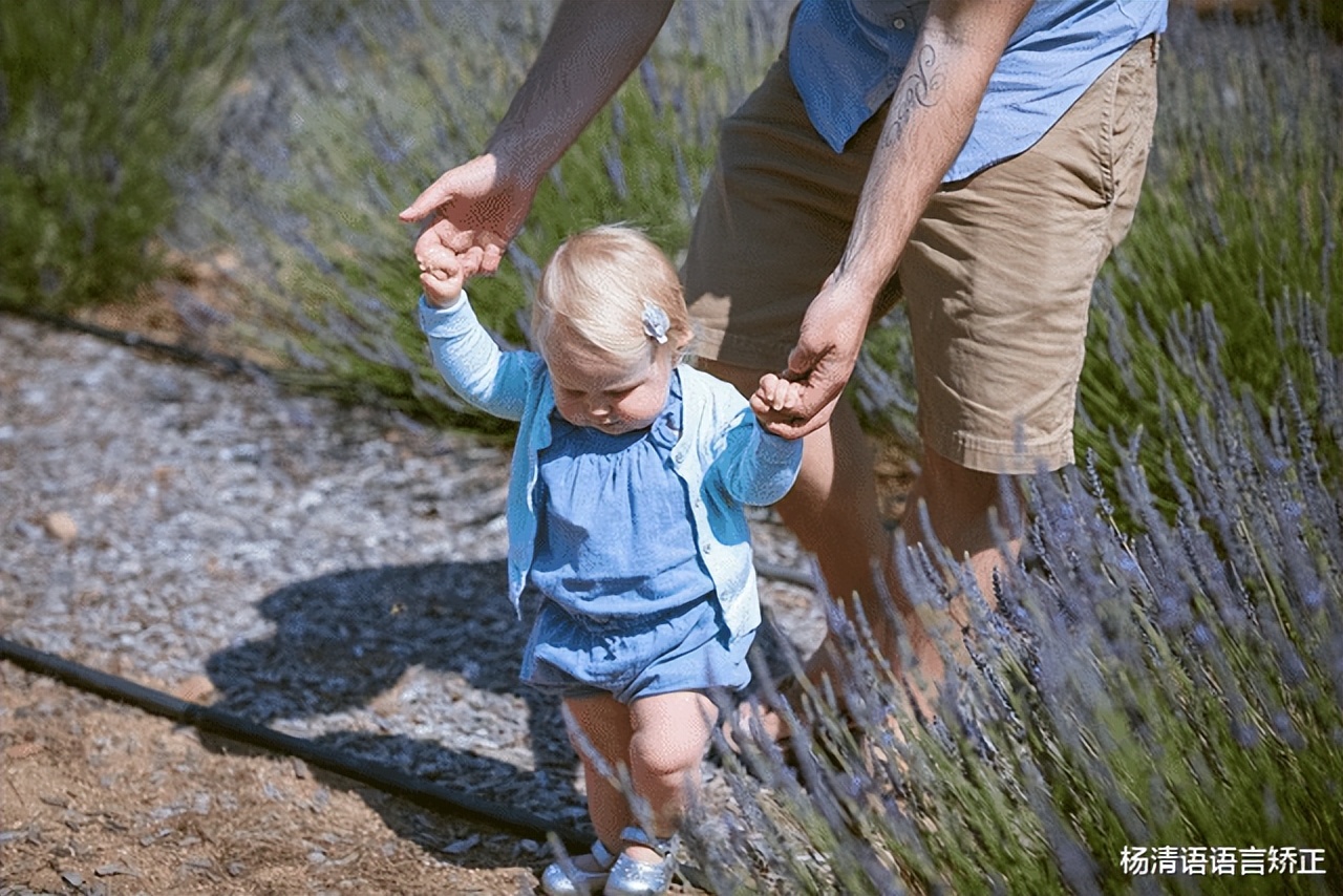 4岁小孩咬字不清看什么科室,四年级小学生咬字不清楚