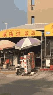 “是小蛇出了轨，还是青蛙劈了腿？”这是现实版的美杜莎？哈哈