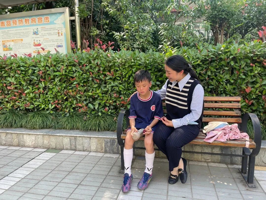 足球比赛华阳实验小学,句容华阳实验小学足球场