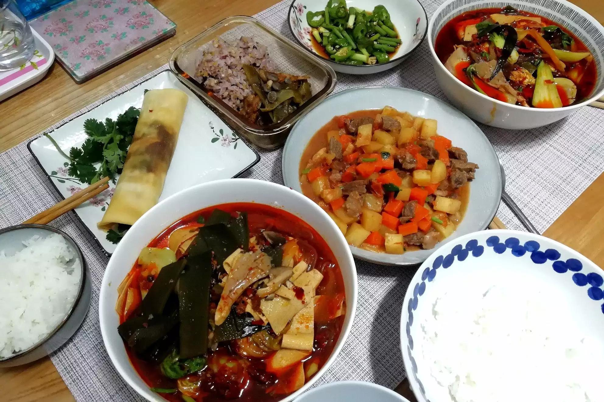 番茄土豆炖牛肉不炒糖色版,牛腩家常做法西红柿土豆炖牛肉