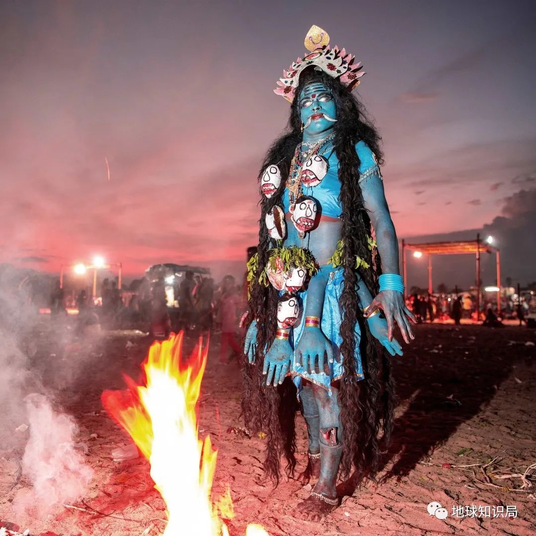 印度的宗教迷信有多严重,印度的迷惑行为