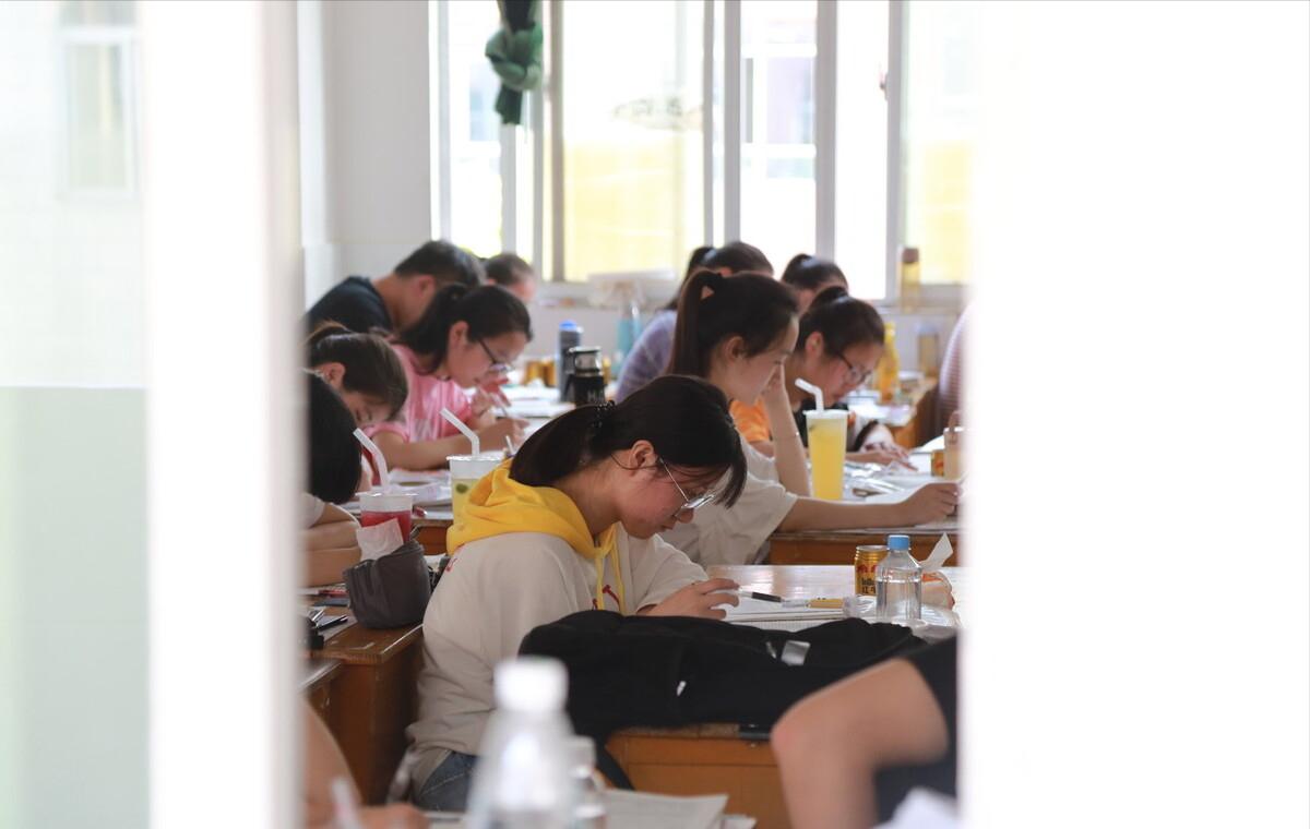 差本科几分要不要复读张雪峰视频,2023届高考生能复读吗张雪峰