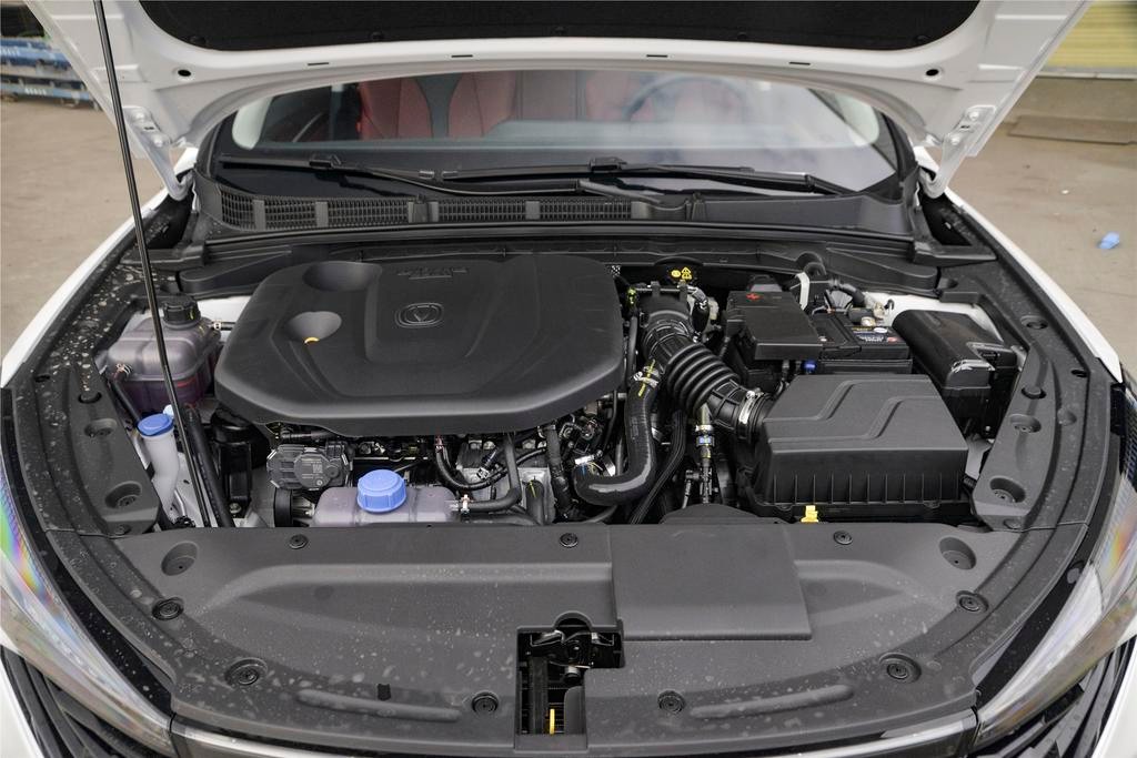 10万左右的家用轿车大比拼,10万以内四款家用小型车测试