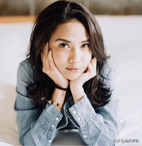 23岁印尼女星*身卖**赚快钱，光着身子在酒店被捕，哭诉都是疫情的祸