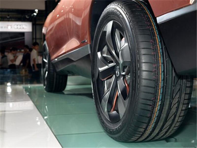 宽轮胎和窄轮胎哪个更好用,汽车宽轮胎和窄轮胎有什么区别