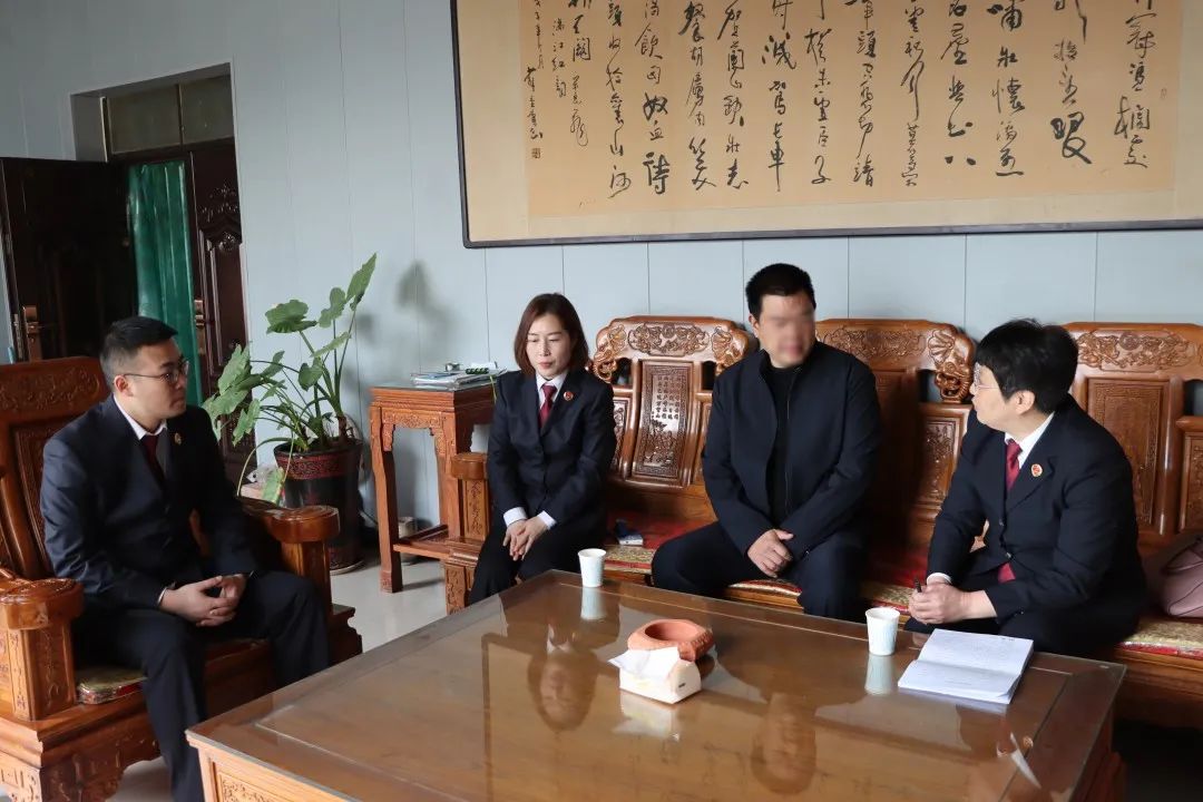 法治走进校园,走进法治天地漫画