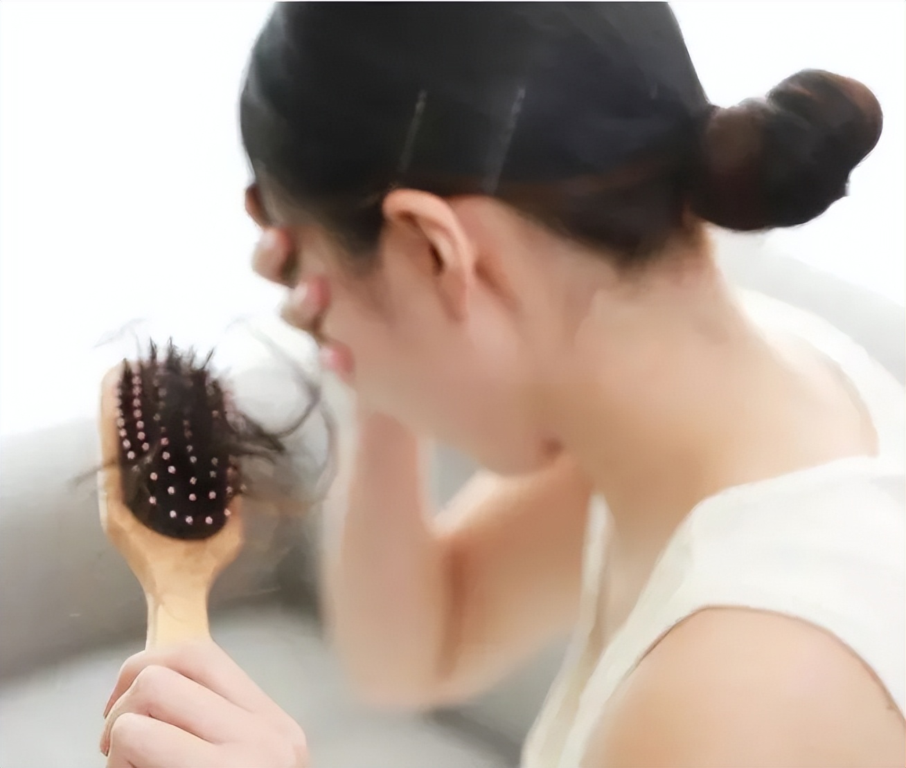 小长假过后，头发问题开始频发，如何解决这件“头等大事”？