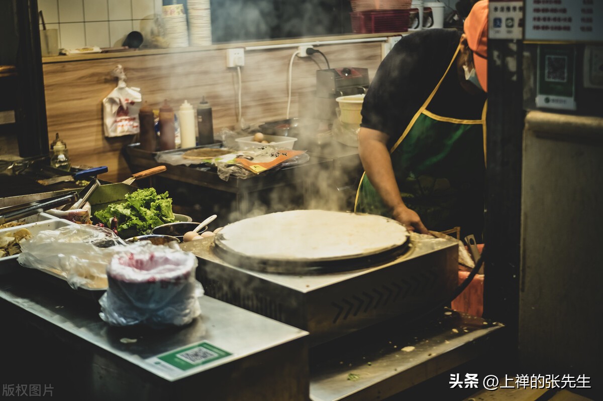 煎饼果子摆摊创业要多少钱,卖煎饼果子一年赚百万