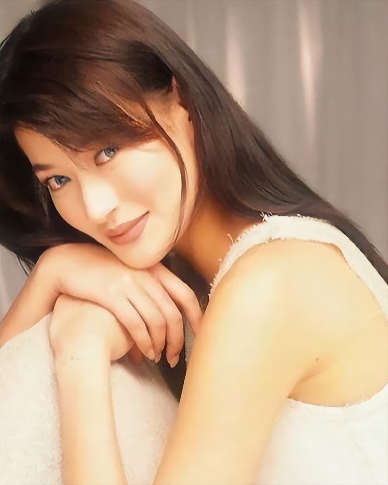 红颜薄命陈宝莲：被亲妈出卖遭干爹抛弃，留下满月孩子跳楼自尽