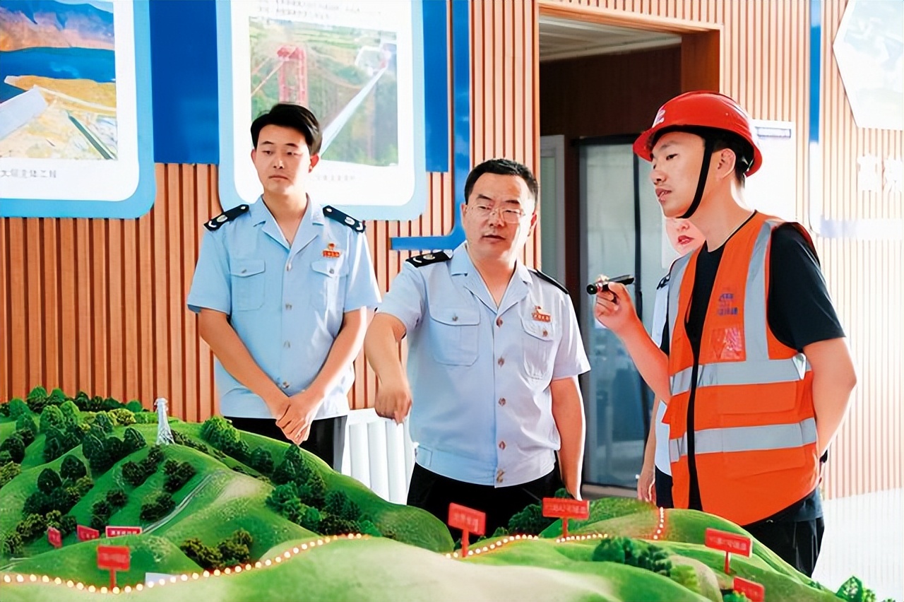 税务局严格落实政策优化纳税服务,税务局精细服务降低涉税风险措施