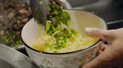 夏天来一碗太过瘾,夏天来一碗啥面比较舒服