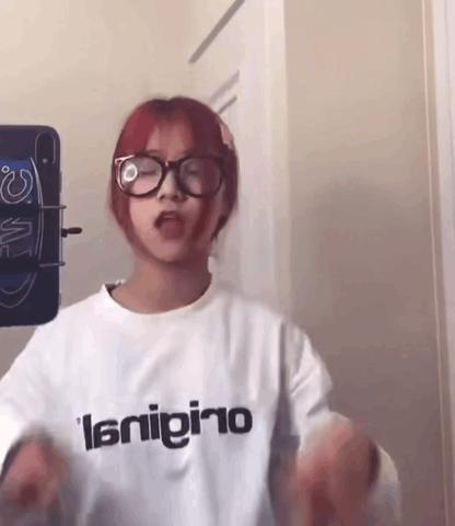 垫底辣孩变装是两个人吗,垫底辣孩变装颜值分析