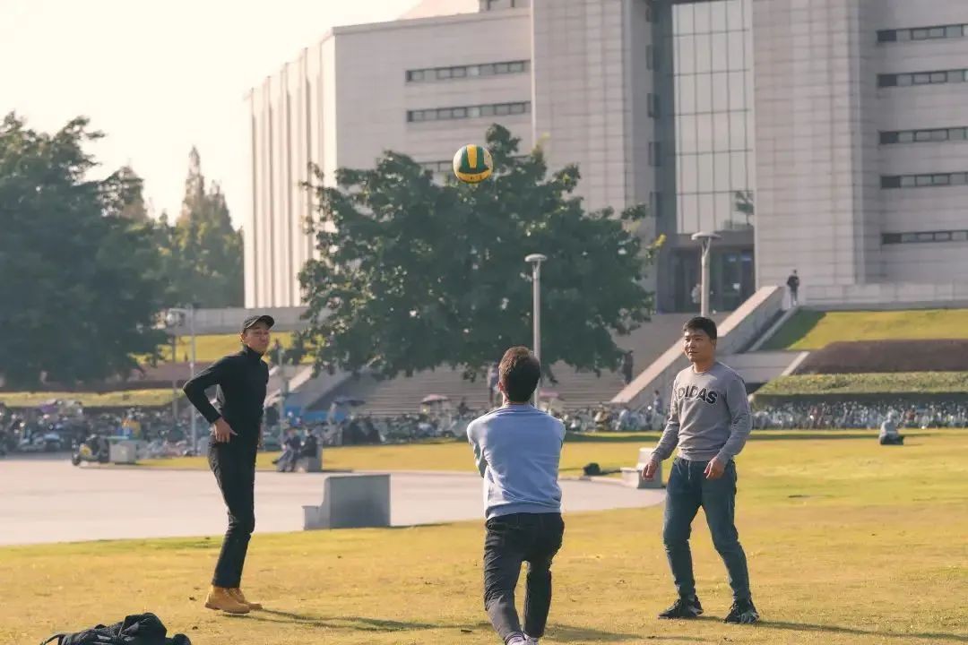 美美美，在阳光灿烂的成电遇见你~