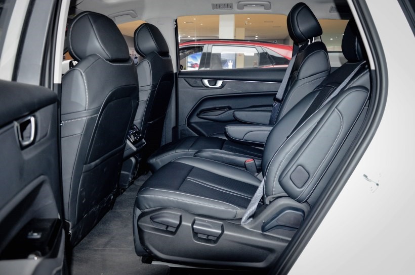 开了3千公里后，车主自曝购车经历，为何没选宝马却买了五菱