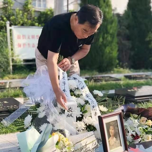 23岁为国捐躯,她的初恋守在墓旁终身未婚,弟弟苦寻她下落64年