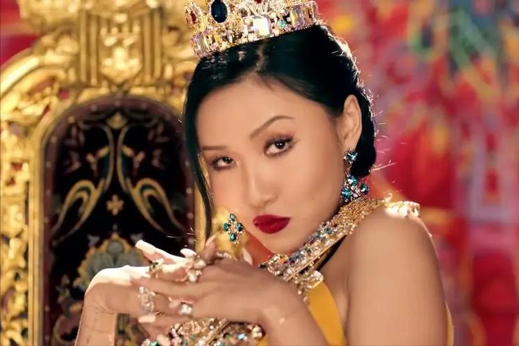 女星华莎被举报,华莎被告涉嫌演出淫乱罪