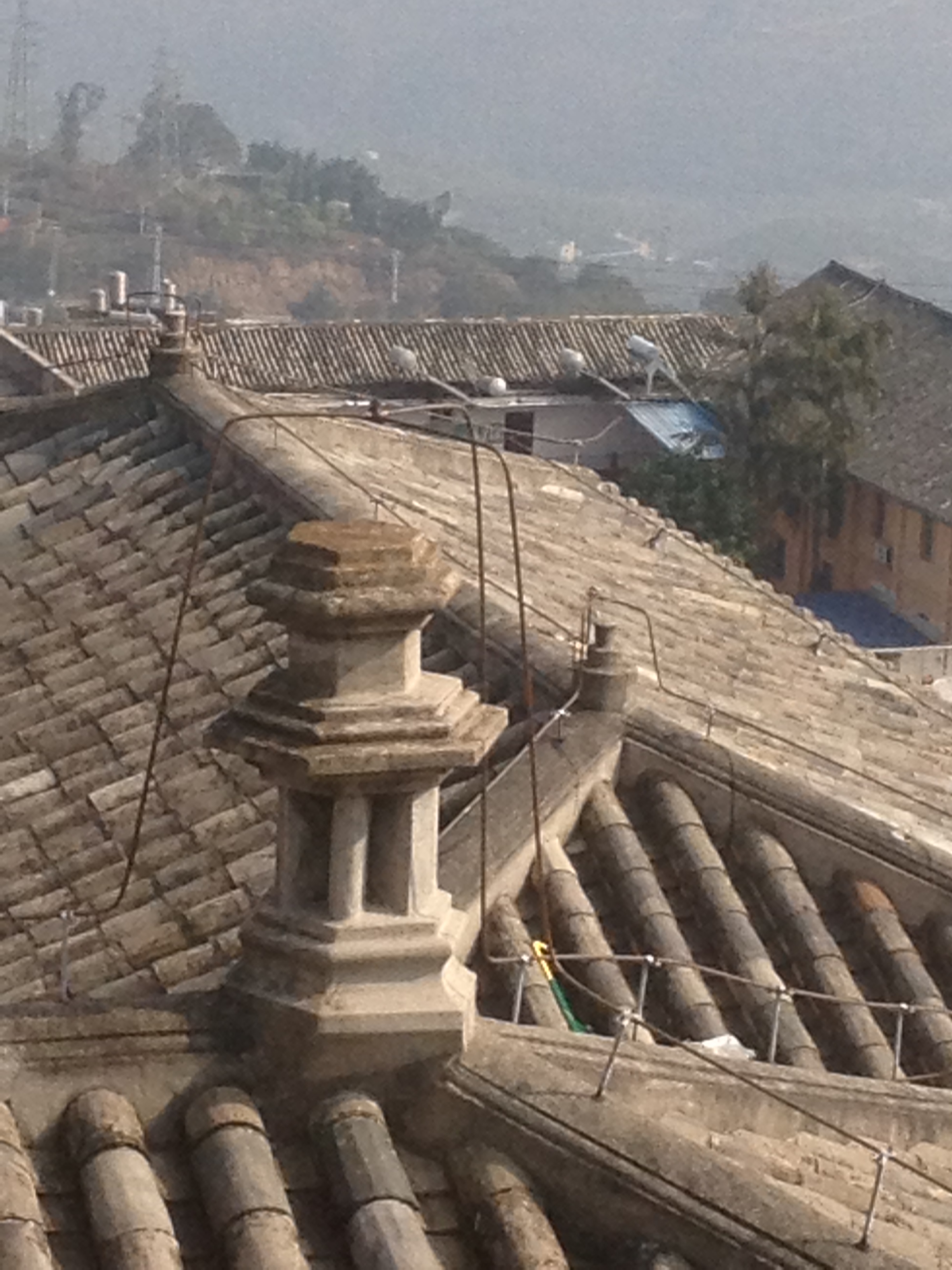 云南侨乡迤萨古城游人醉