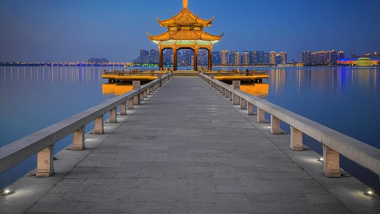 苏州金鸡湖景区旅游景点,苏州金鸡湖风景区介绍